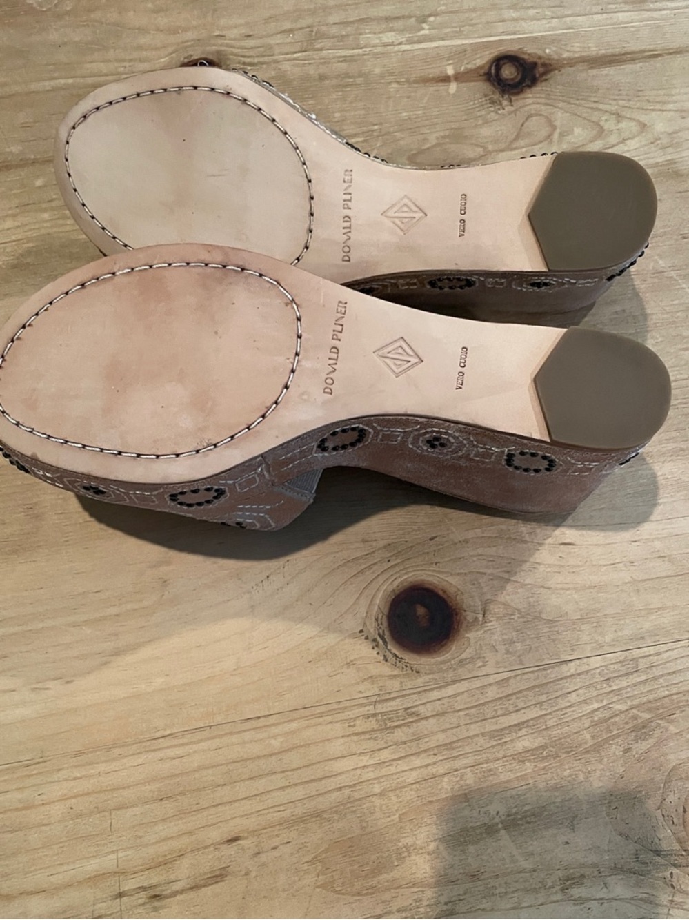 Donald Pliner Gold Bronze Studded Wedge Sandals Spring Summer Boho Festival 8M - Picture 4 of 9